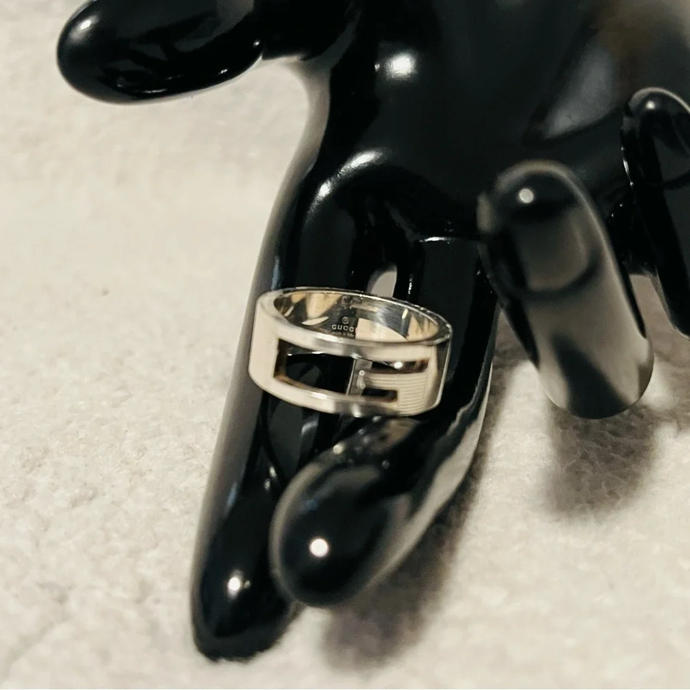 Gucci Cutout G Silver Ring - Picture 7 of 11